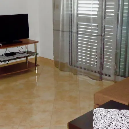 Feel Right At With Our Spacious Apartment! Perfect For An Island Getaway Hvar Town